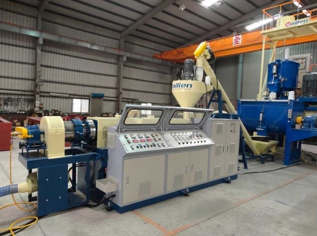 Installation of KK-100TP twin screw pelletizing extrusion in Ethiopia.